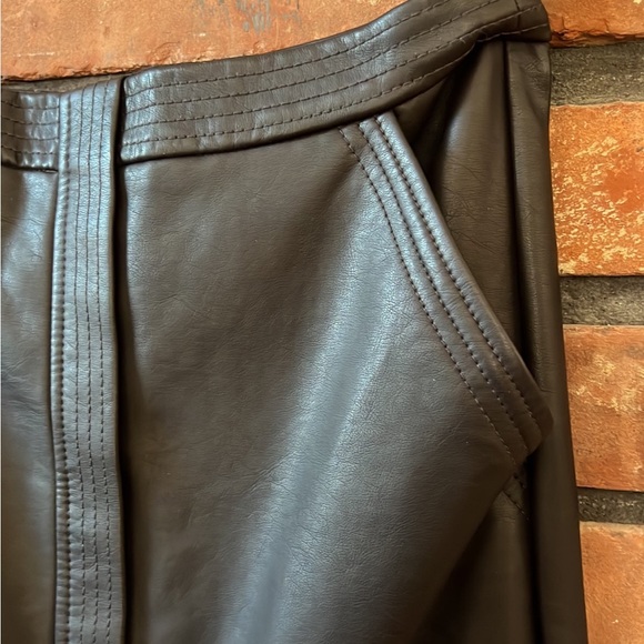 Limited Faux leather pencil skirt - Picture 4 of 5